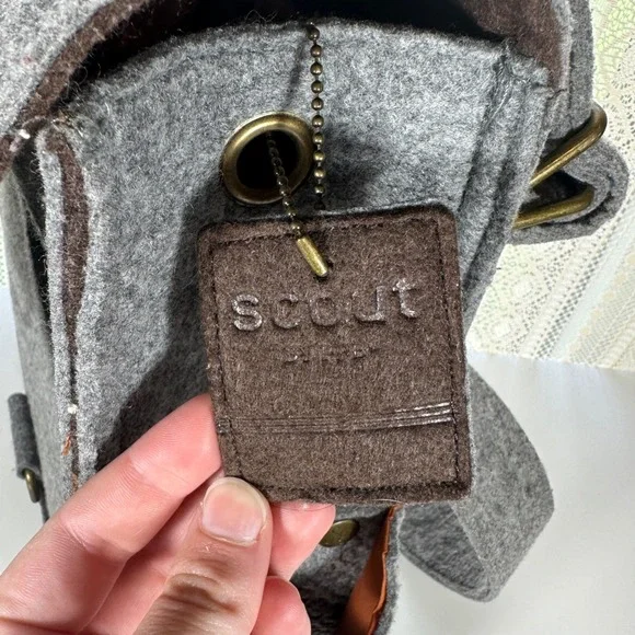 SCOUT Felt Crossbody diaper Bag Buckle Flap Grey Orange Interior changing pad - Picture 10 of 13